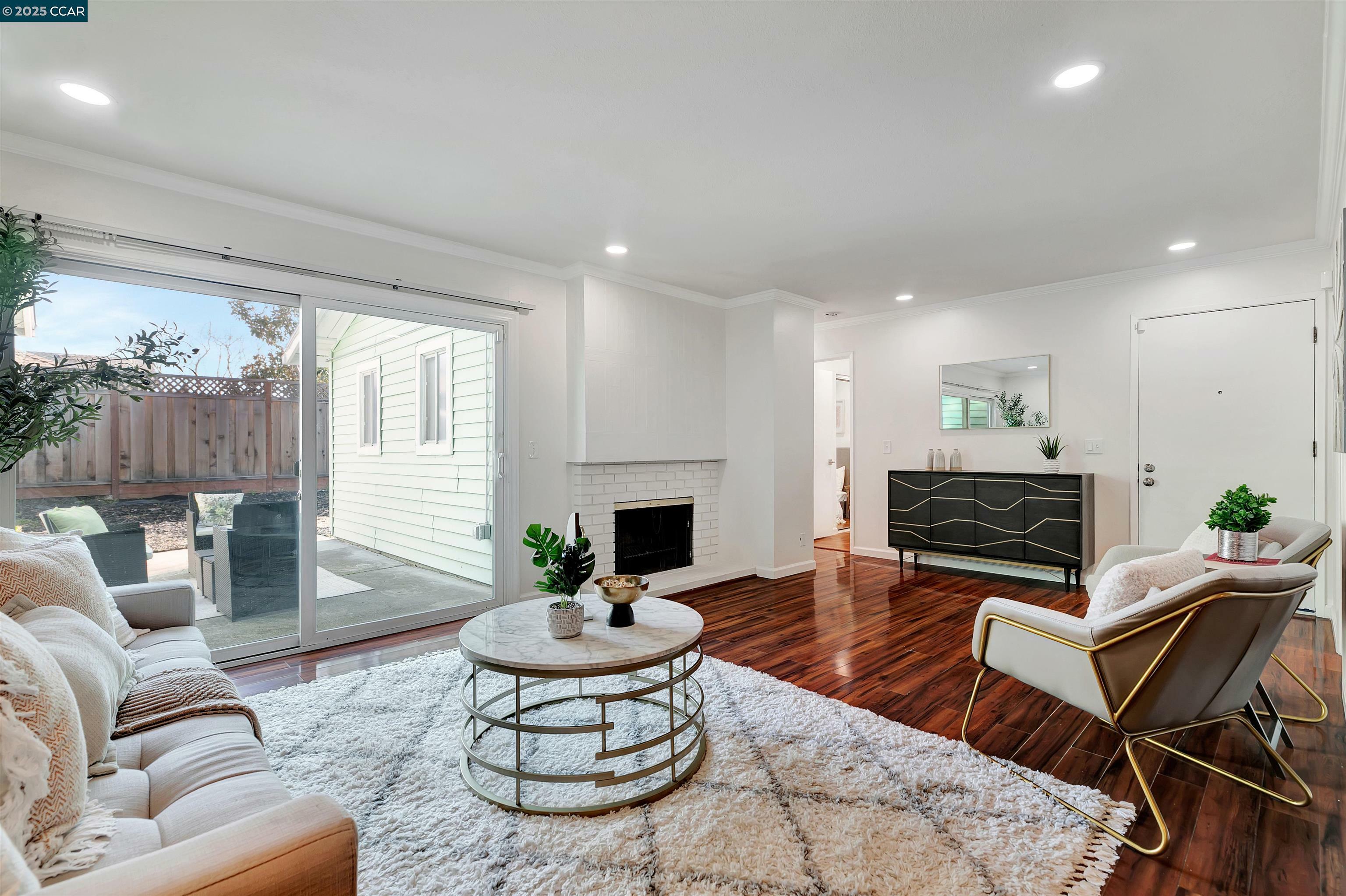 Property Photo: 19 Marques Pl CA 94526