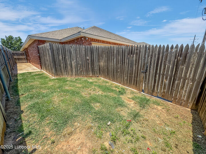 Property Photo:  912 N Bangor Avenue A &Amp B  TX 79416 