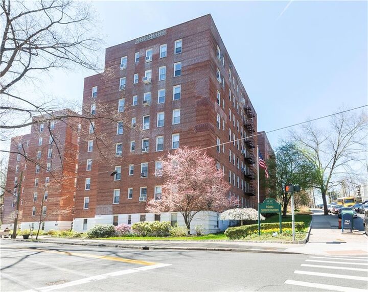 Property Photo: 247 Parkview Avenue 6P NY 10708