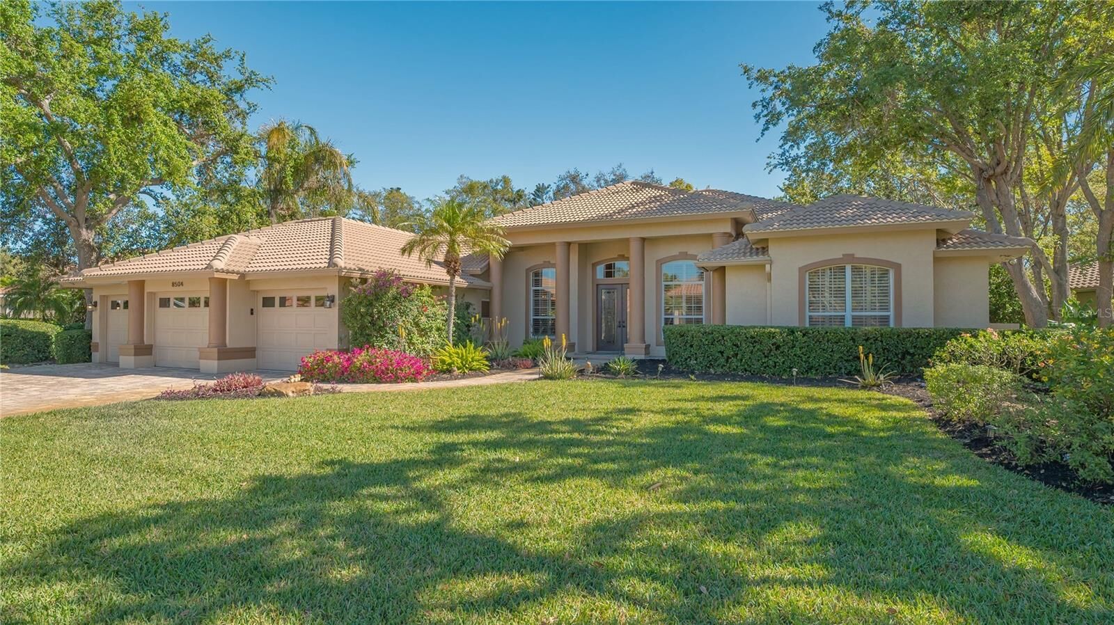 Property Photo: 8504 Woodbriar Drive FL 34238