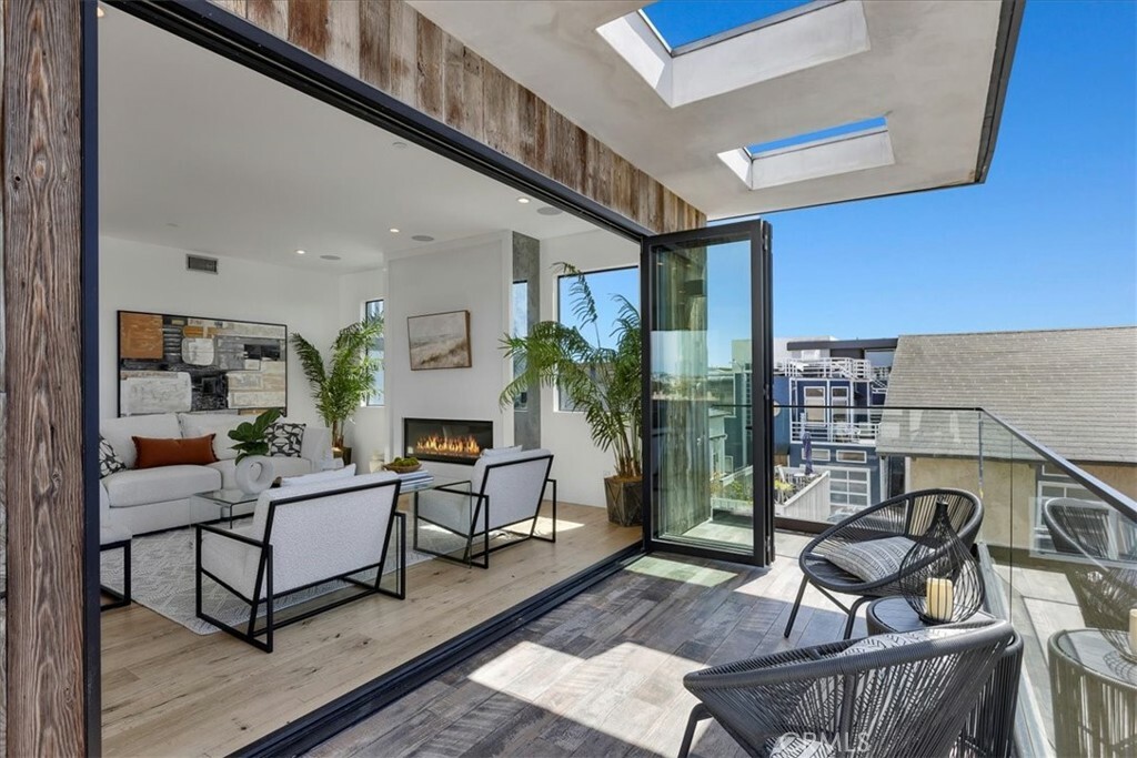Property Photo:  812 Loma Drive  CA 90254 