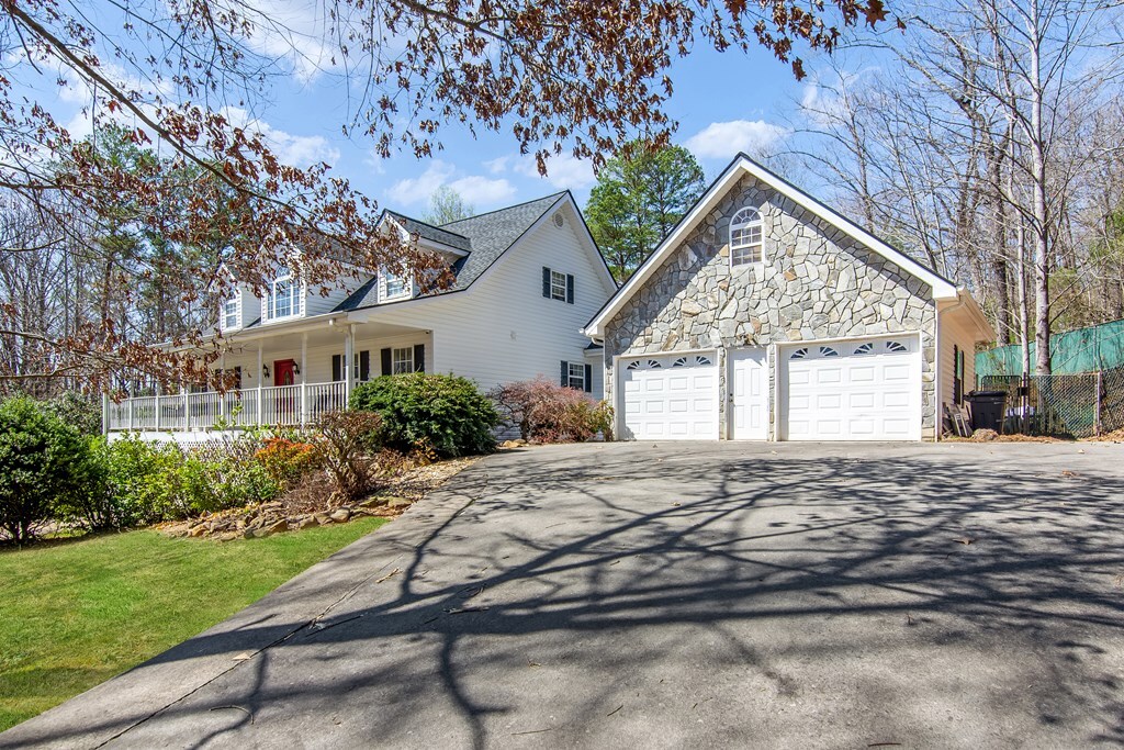 Property Photo: 41 Thompson Court GA 30540