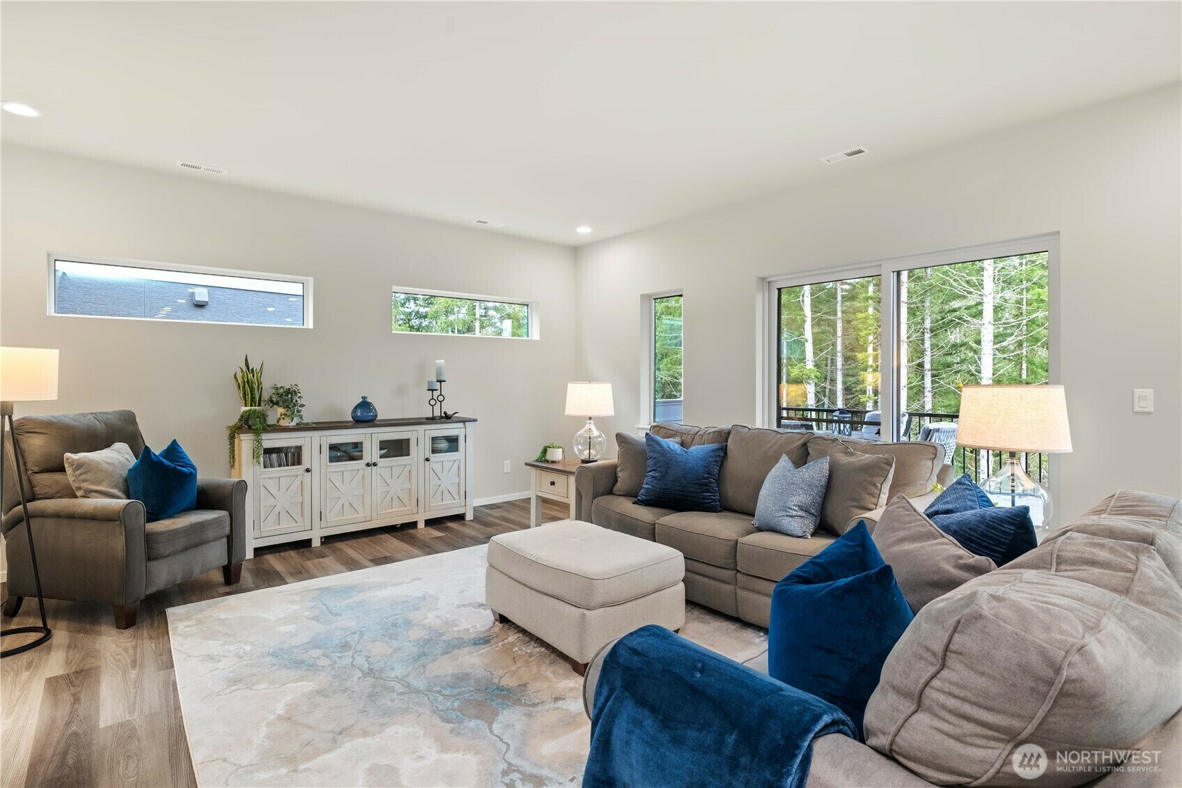Property Photo: 33571 Holly Avenue SE WA 98010