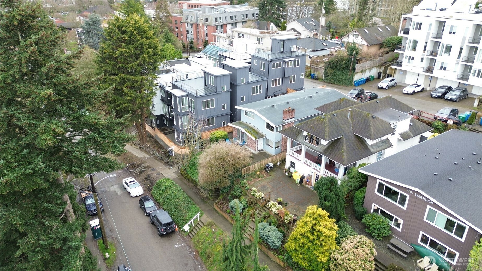 Property Photo: 633 W Emerson Street WA 98119