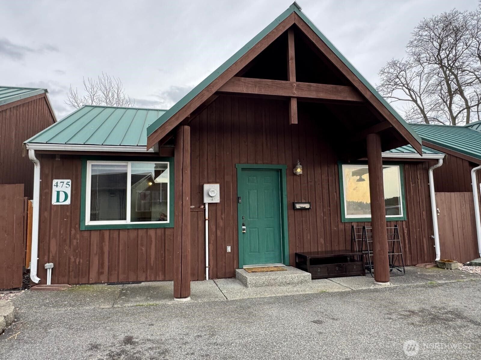 Property Photo:  475 SE Barrington Drive D  WA 98277