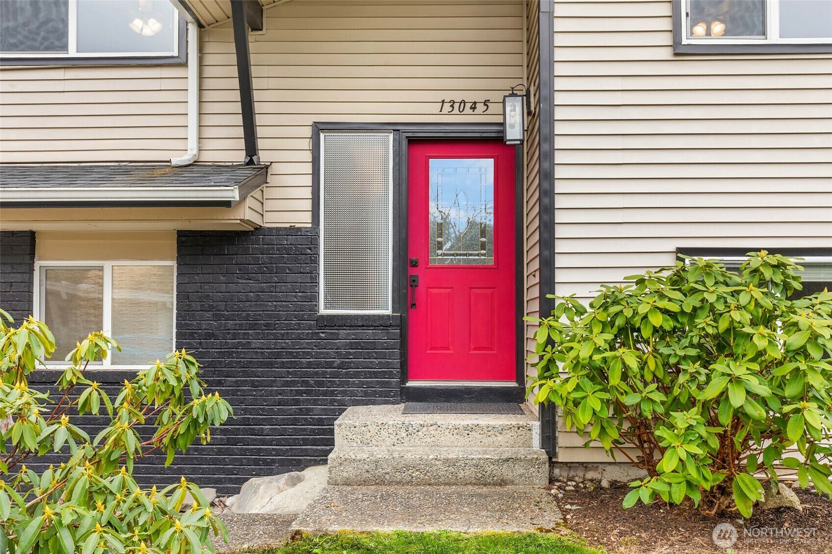 Property Photo: 13045 28th Avenue NE WA 98125