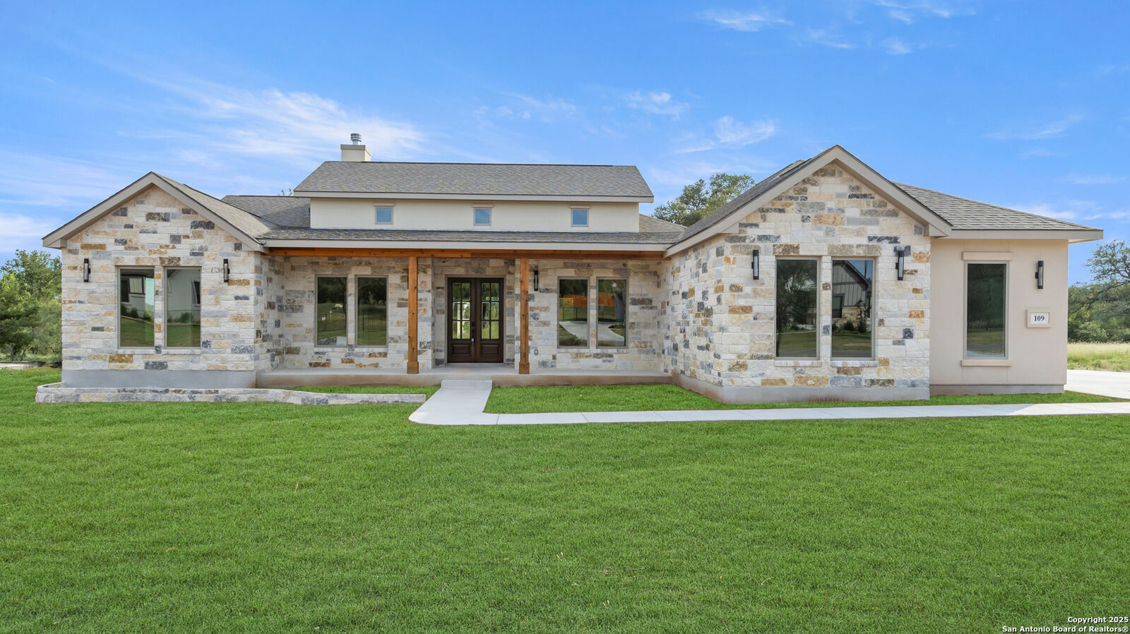 Property Photo: 109 Lazy Oak Pl TX 78669