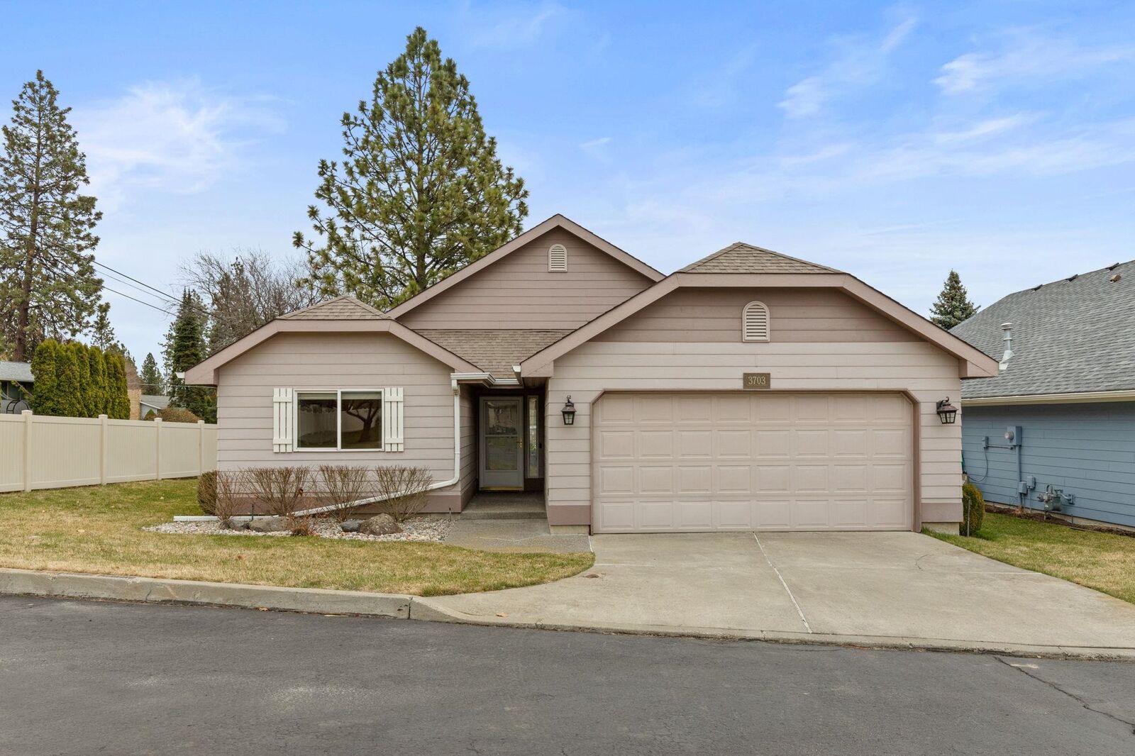 Property Photo: 3703 S Brighton Ln Ln WA 99223