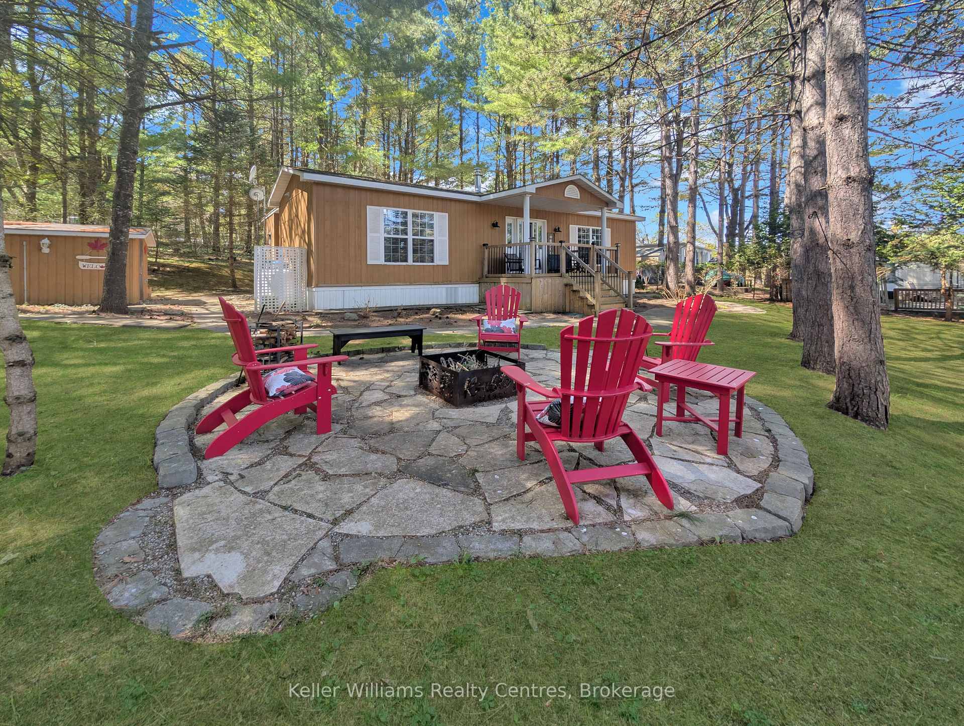 Property Photo: 13 Southline Avenue M9 ON N2Z 2X5