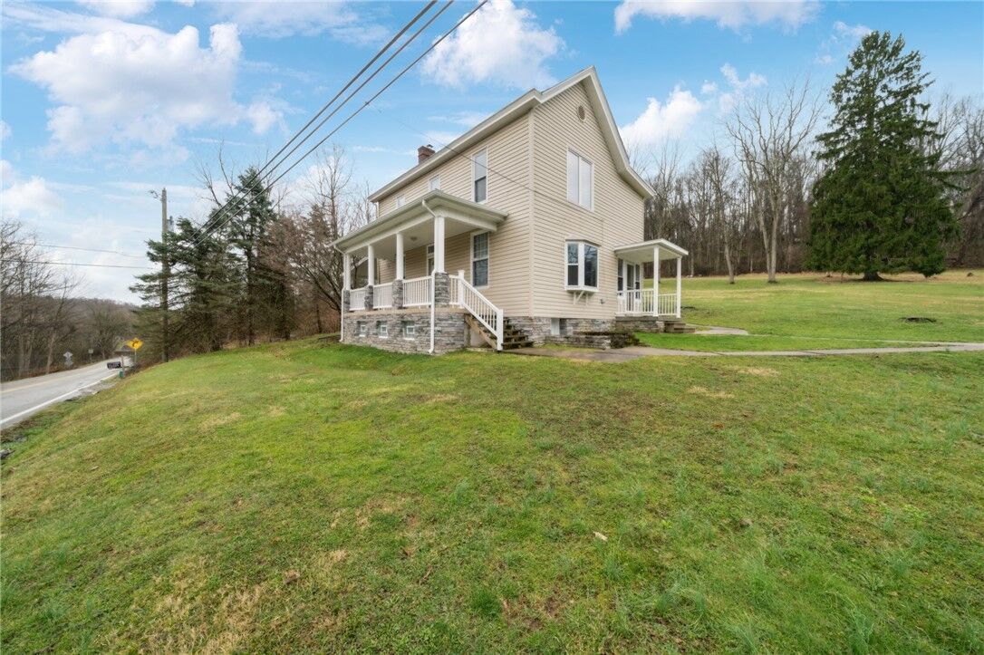 Property Photo:  1189 Claridge Elliott Rd  PA 15644 