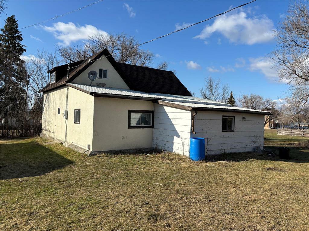 Property Photo:  216 Fourth Street South  MB R0K 0C0 