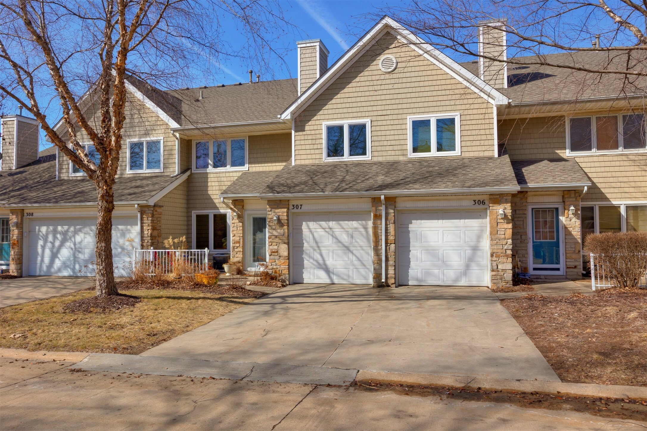 811 Burr Oaks Drive 307  West Des Moines IA 50266 photo