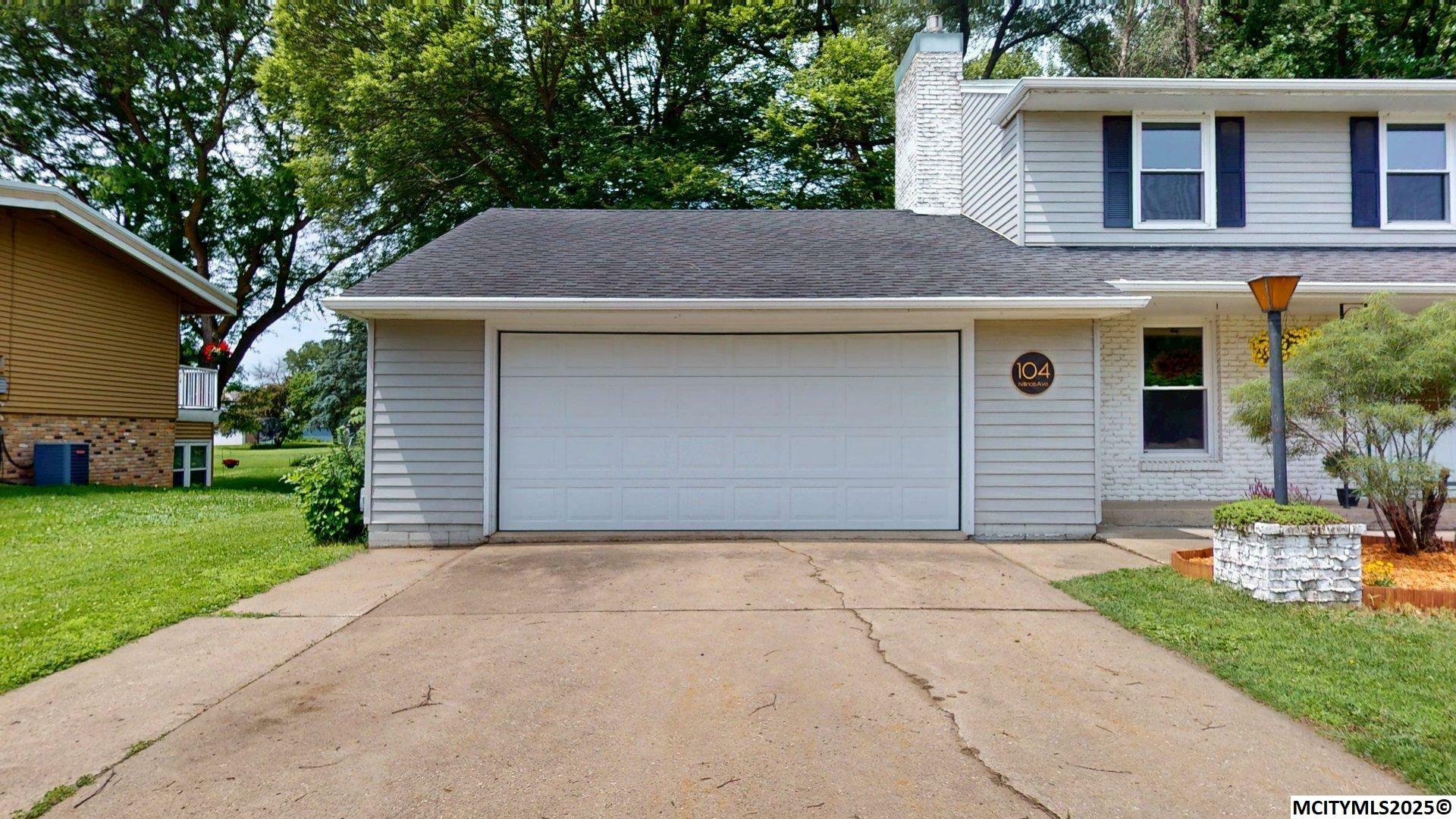 Property Photo: 104 N Illinois IA 50401