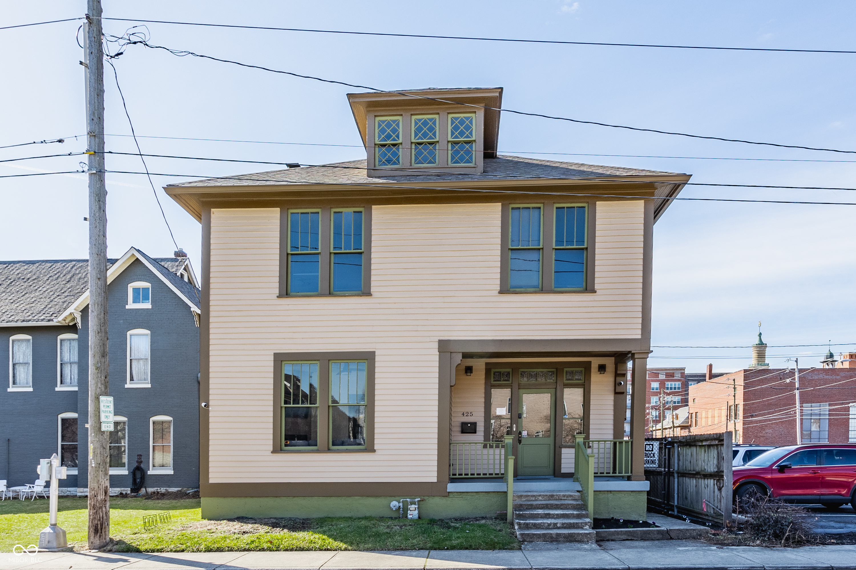 Property Photo: 425 E Walnut Street IN 46202