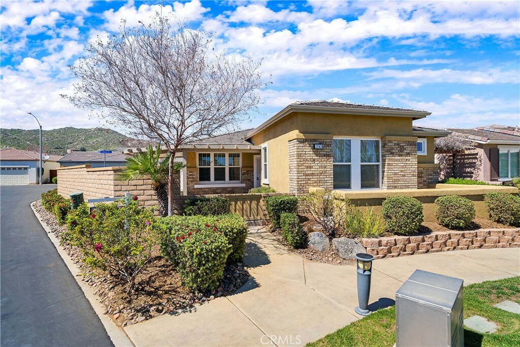 Property Photo: 250 Lakewood Lane CA 92545