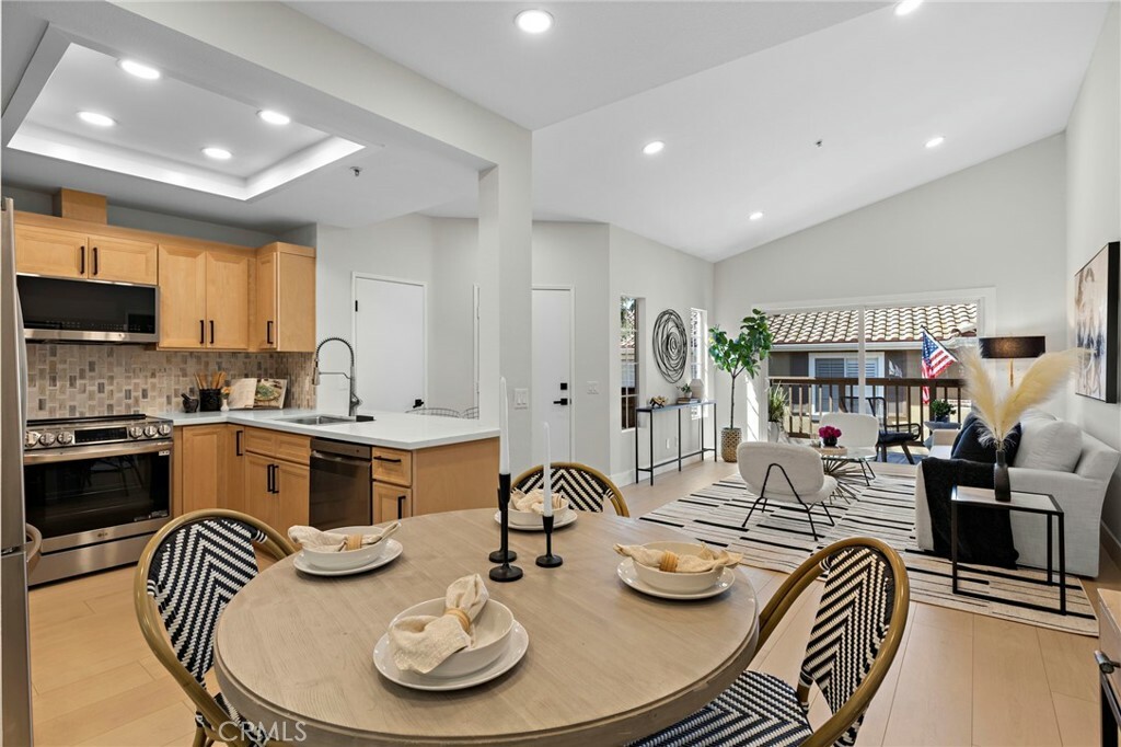 Property Photo:  260 Gallery Way  CA 92782 