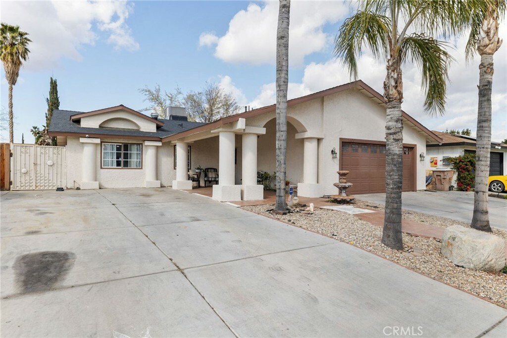 Property Photo: 2400 Miria Drive CA 93304