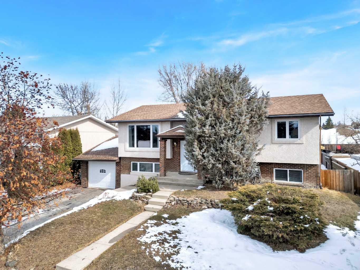 61 Metcalf Avenue  Red Deer AB T4R 1T8 photo