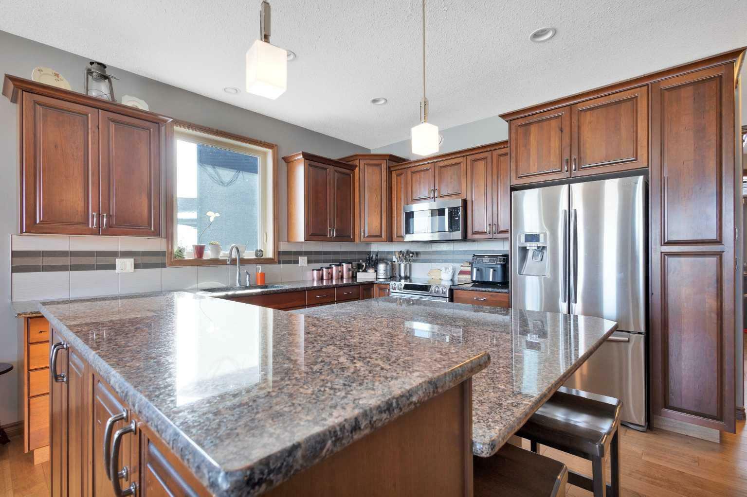 Property Photo: 27 Vernon Close AB T4R 0N3