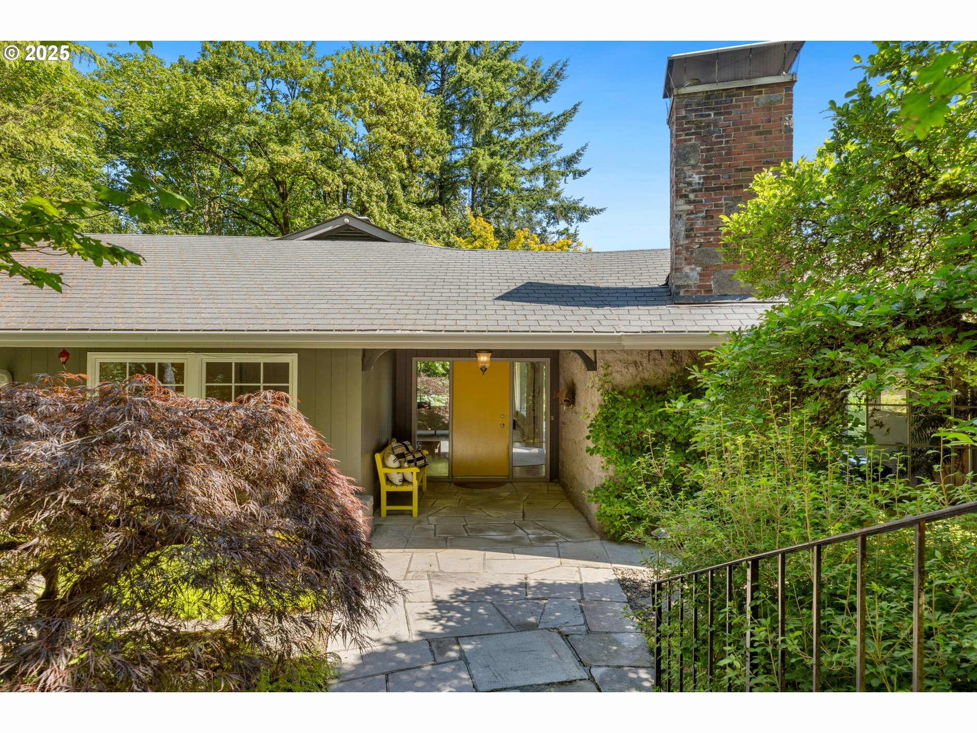 Property Photo: 3925 SW Humphrey Blvd OR 97221
