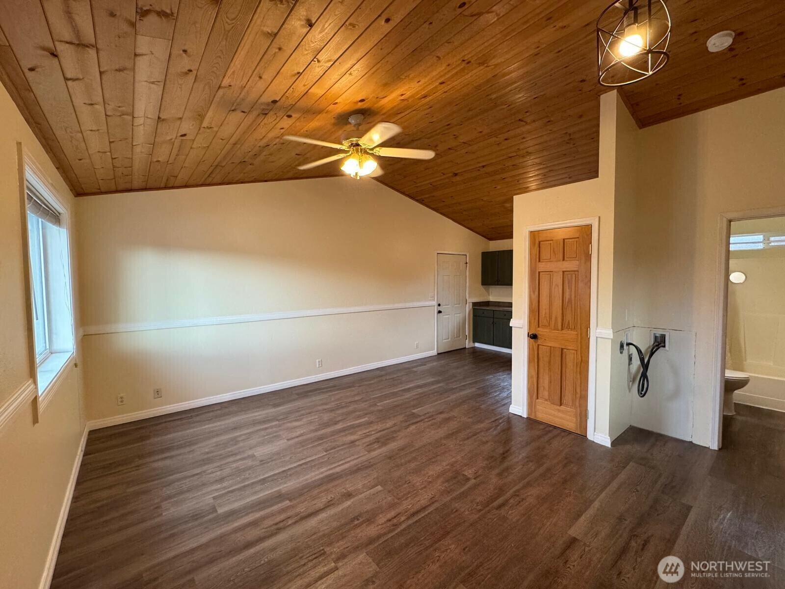 Property Photo: 475 SE Barrington Drive D WA 98277