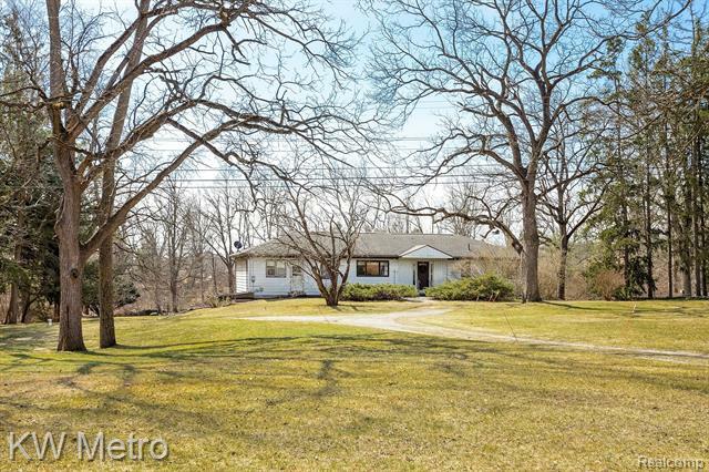 49151 Ridge Court  Northville Twp MI 48168 photo