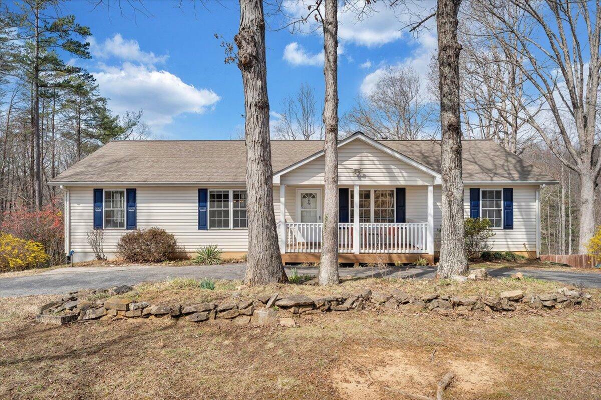 Property Photo: 1689 Carroll Rd VA 24095
