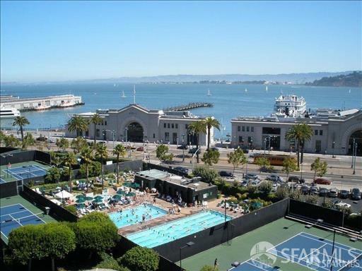 Property Photo:  288 Pacific Avenue 4E  CA 94111 