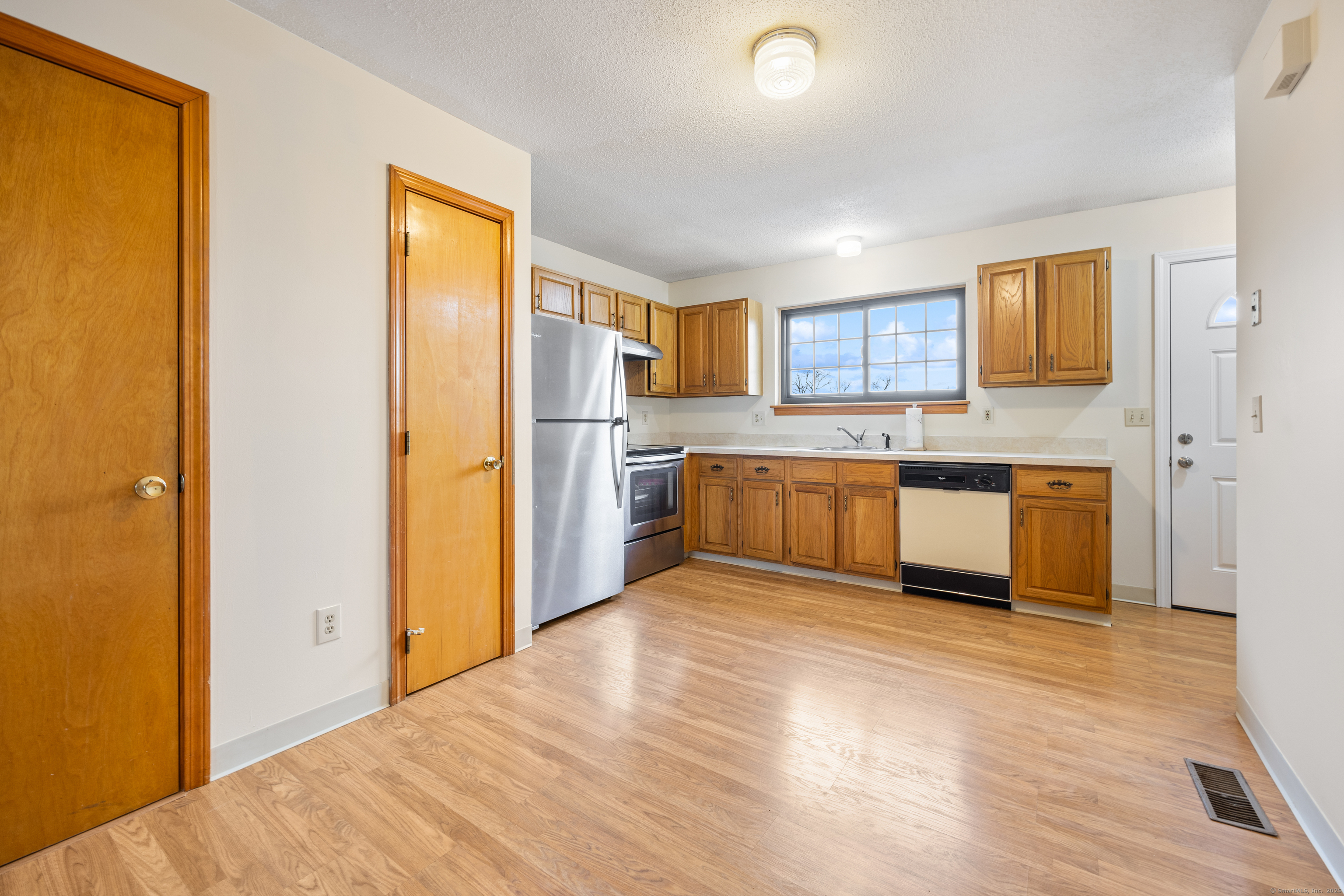 Property Photo: 67 Diane Terrace Apt 11 CT 06705