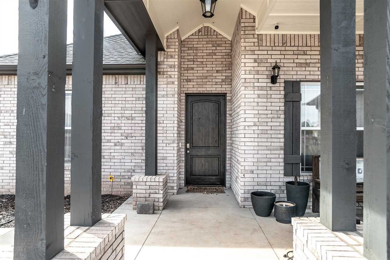 Property Photo: 2505 E Will Rogers Drive OK 74075