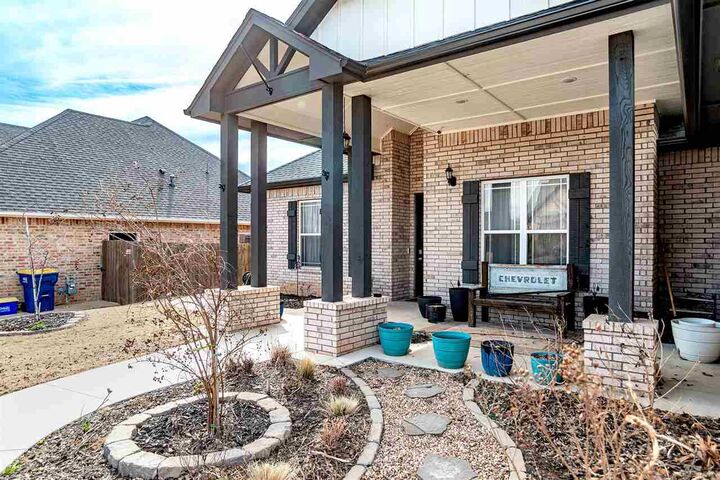 Property Photo:  2505 E Will Rogers Drive  OK 74075 
