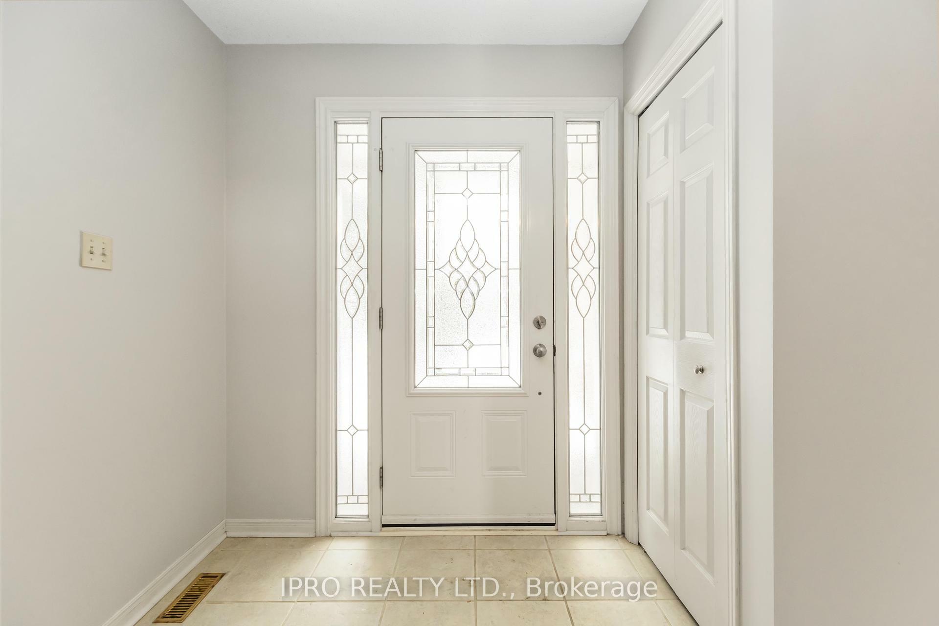 Property Photo: 8 Belmont Court ON L1N 7Z8