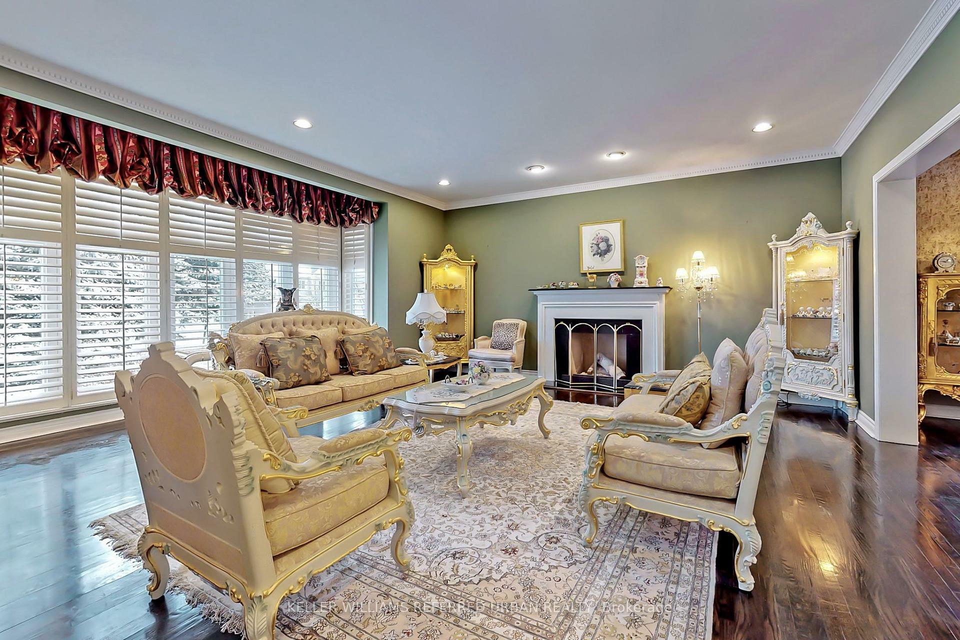 Property Photo: 28 Edmund Crescent ON L4B 2X8