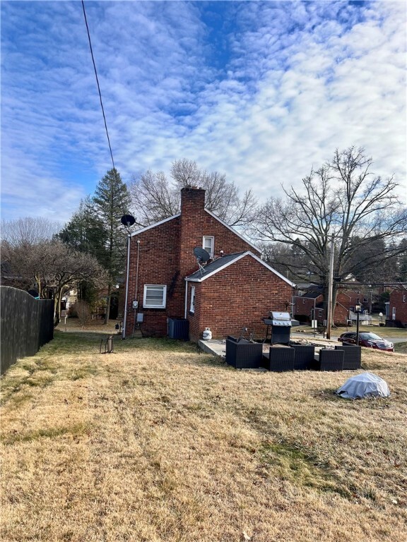 Property Photo: 5272 Fieldcrest Dr PA 15236