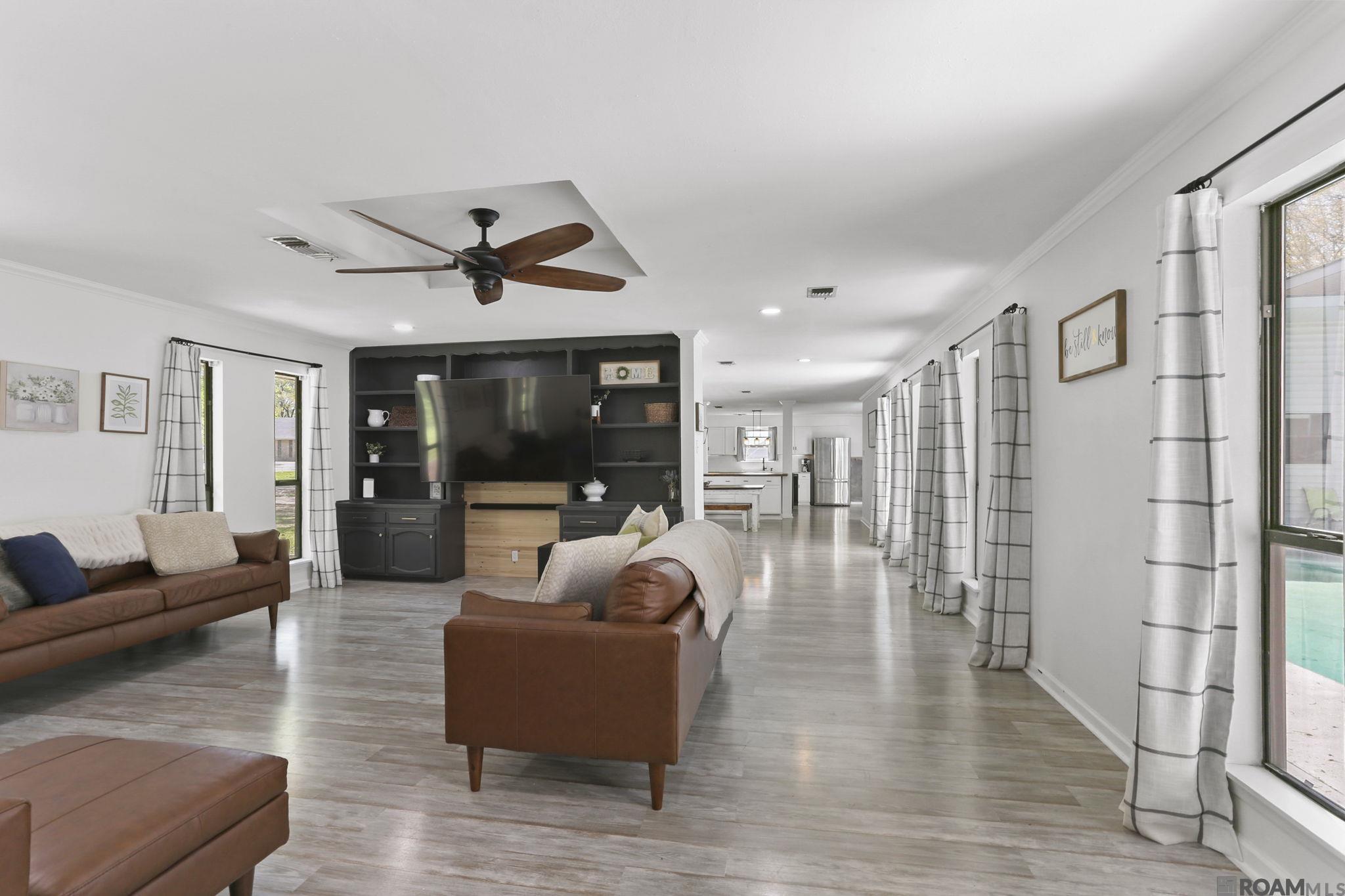 Property Photo: 4891 Lakewood Dr LA 70791