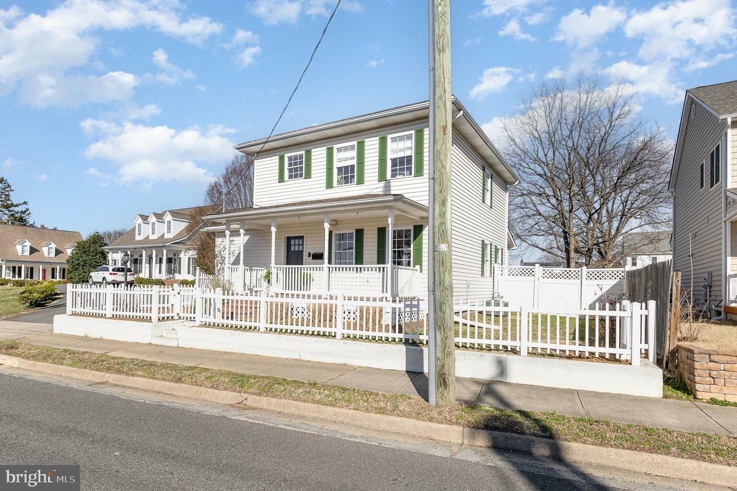 Property Photo: 1423 William Street VA 22401