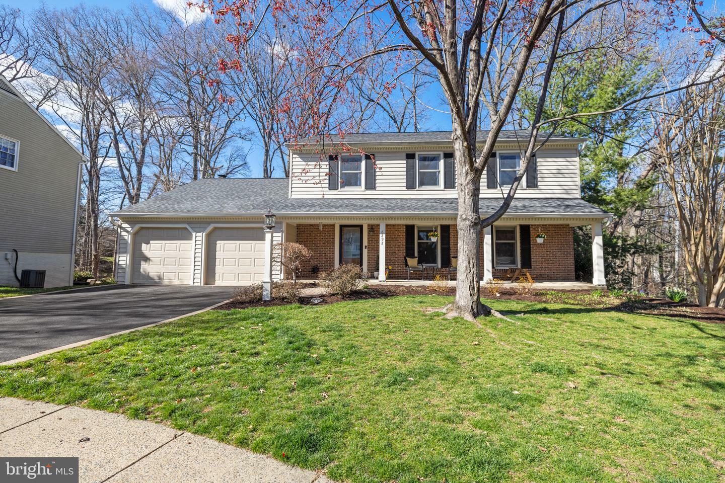 Property Photo: 8292 Lindside Way VA 22153