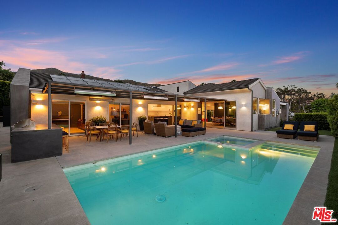 Property Photo:  3615 Malibu Country Dr  CA 90265 