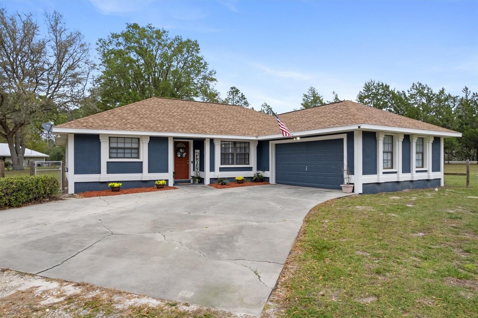 Property Photo:  139 SW Bay Place  FL 32038 