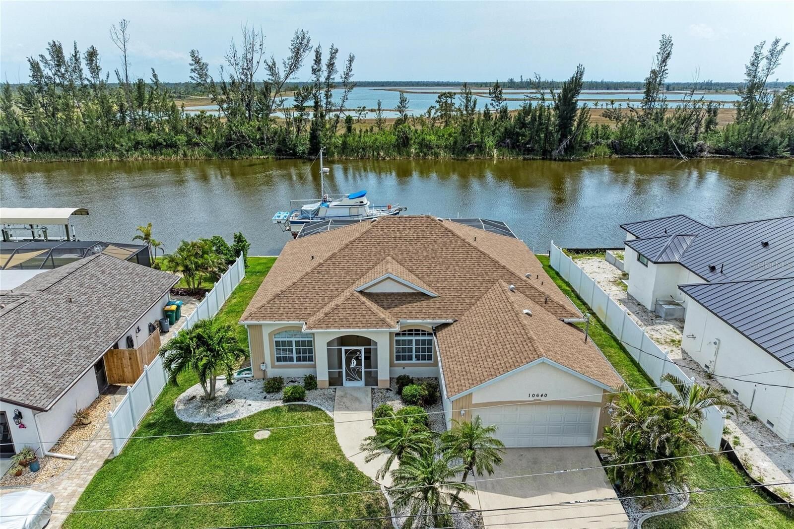 Property Photo: 10640 Ayear Road FL 33981