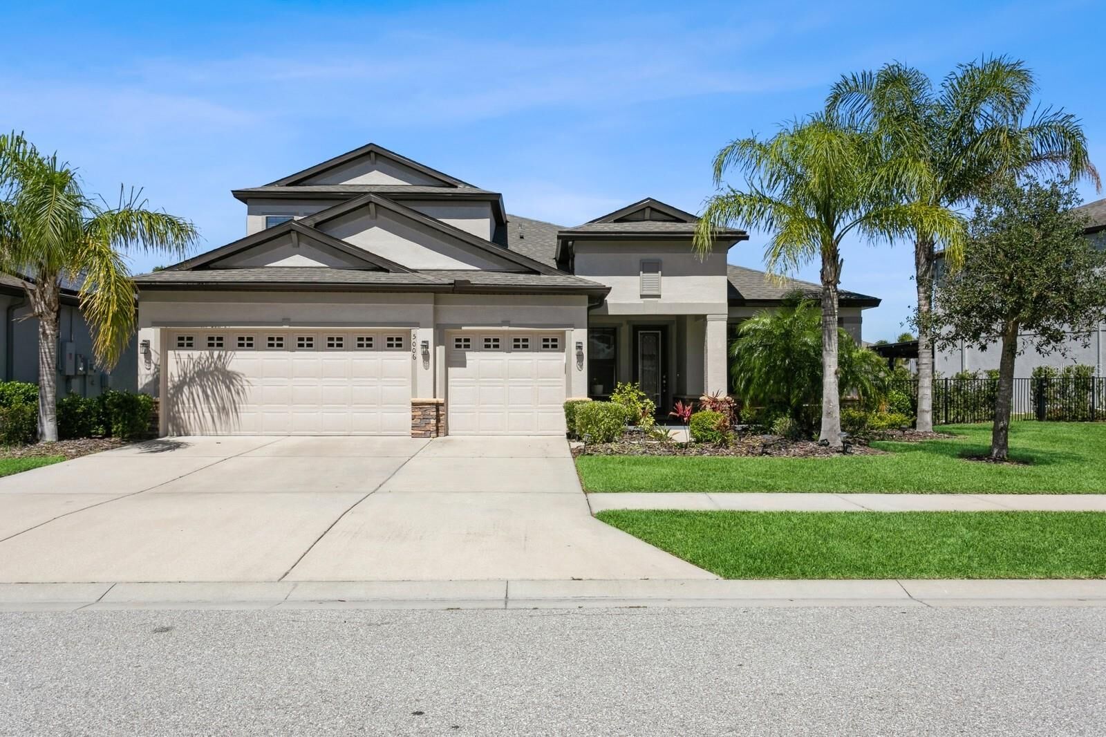 Property Photo:  5006 Ivory Stone Drive  FL 33598 