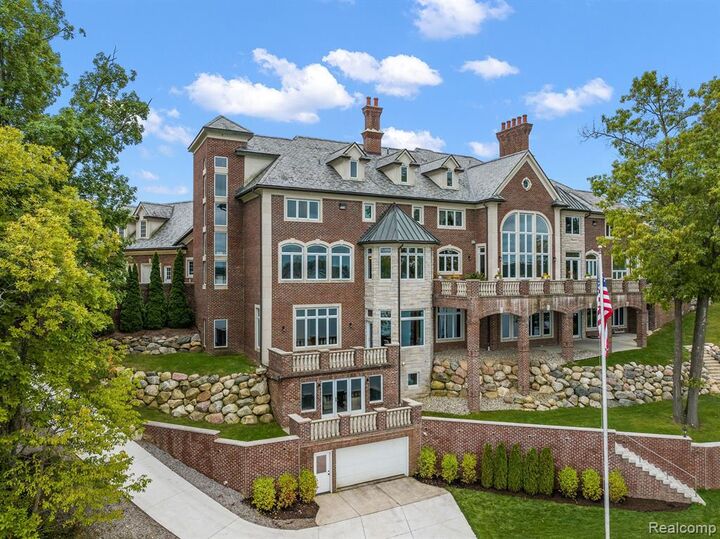 Property Photo:  10399 Lakeshore Drive  MI 48438 8705 