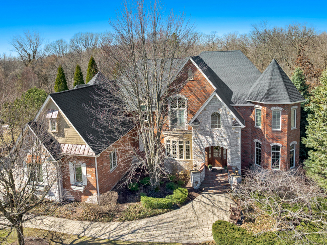 Property Photo: 831 Alberosky Way IL 60510