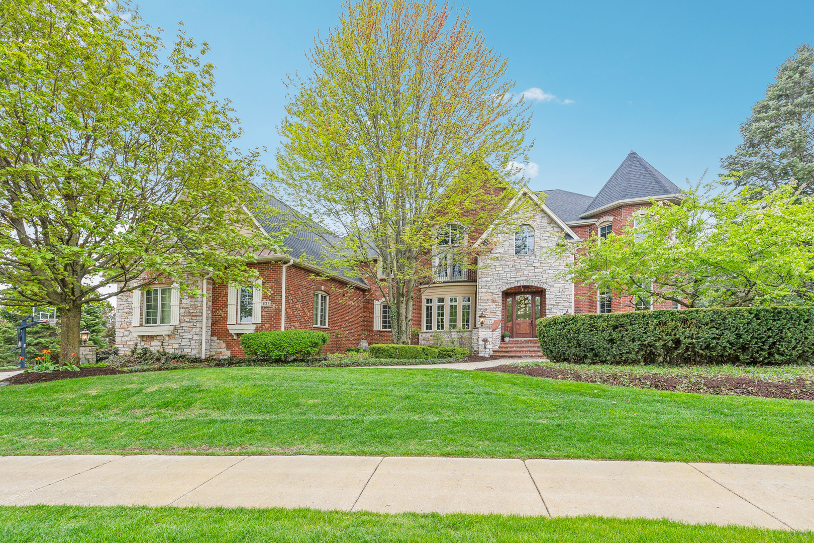 Property Photo: 831 Alberosky Way IL 60510