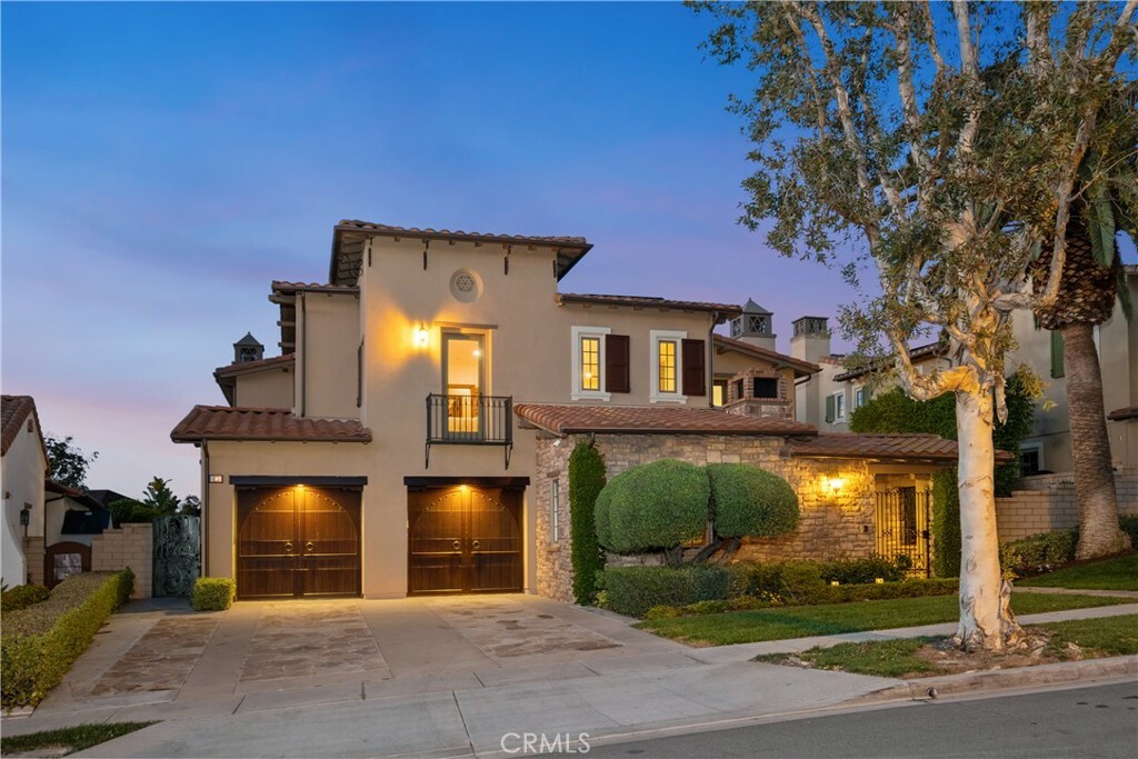 Property Photo: 15 Balcony CA 92603