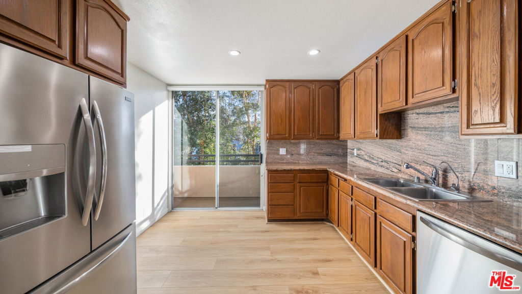 Property Photo:  200 N Almont Drive 306  CA 90211 