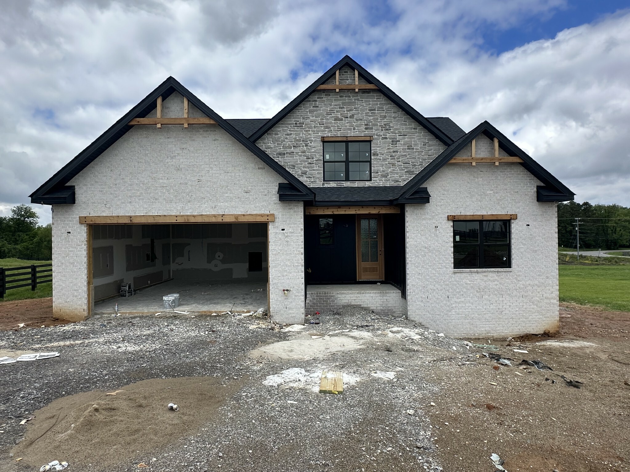Property Photo: 230 Hall Ct TN 37043