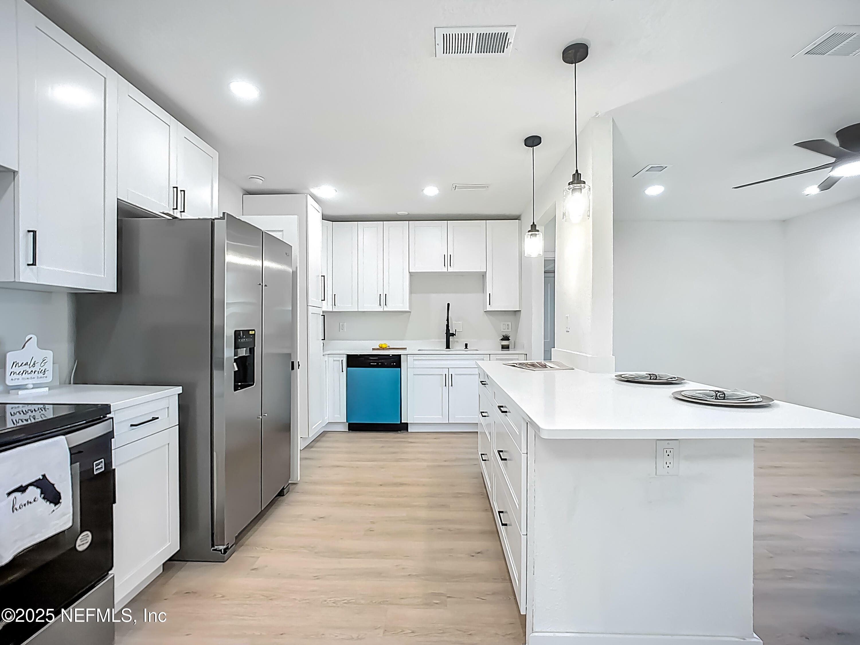 Property Photo: 505 Nightingale Road FL 32216