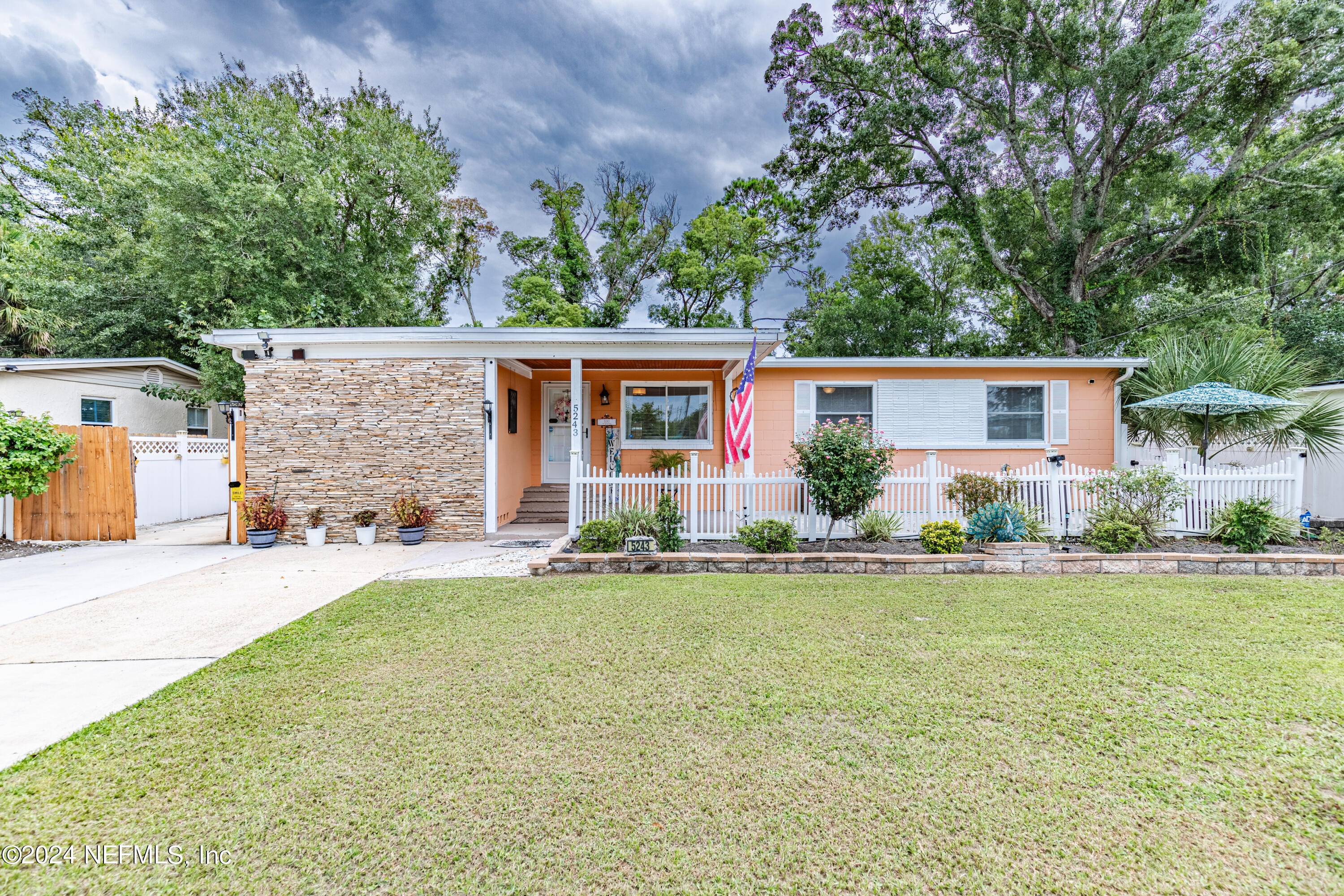 Property Photo: 5243 Dugdale Road FL 32210