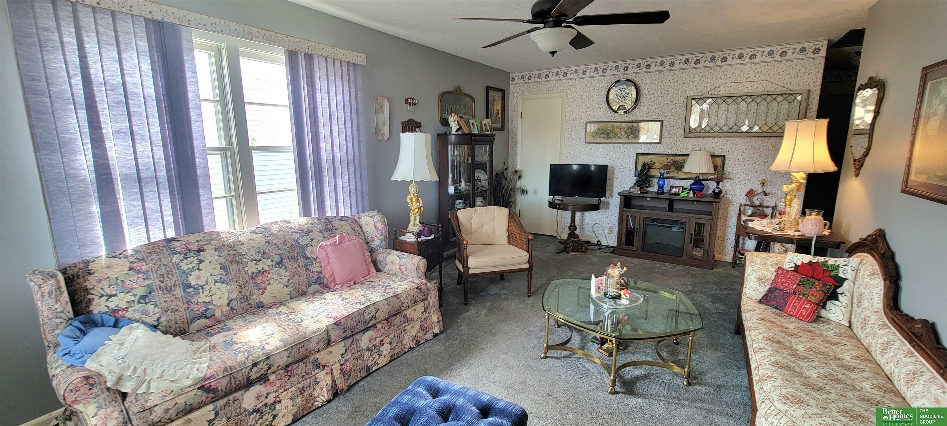 Property Photo: 1315 N East Avenue NE 68467